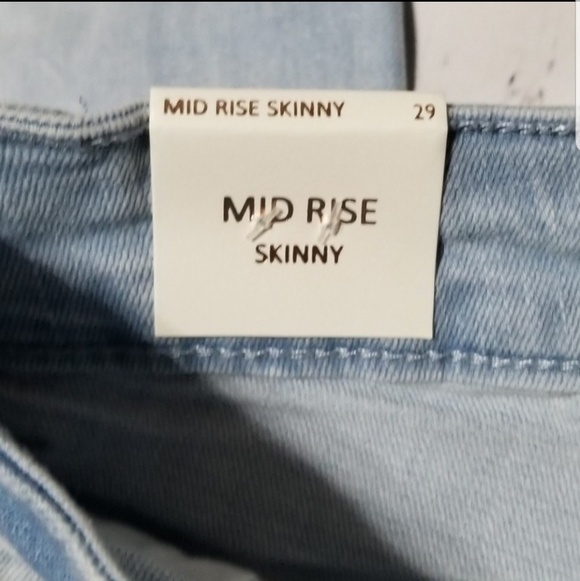 FOREVER 21 Mid Rise Light Denim Skinny Jeans - Picture 6 of 8